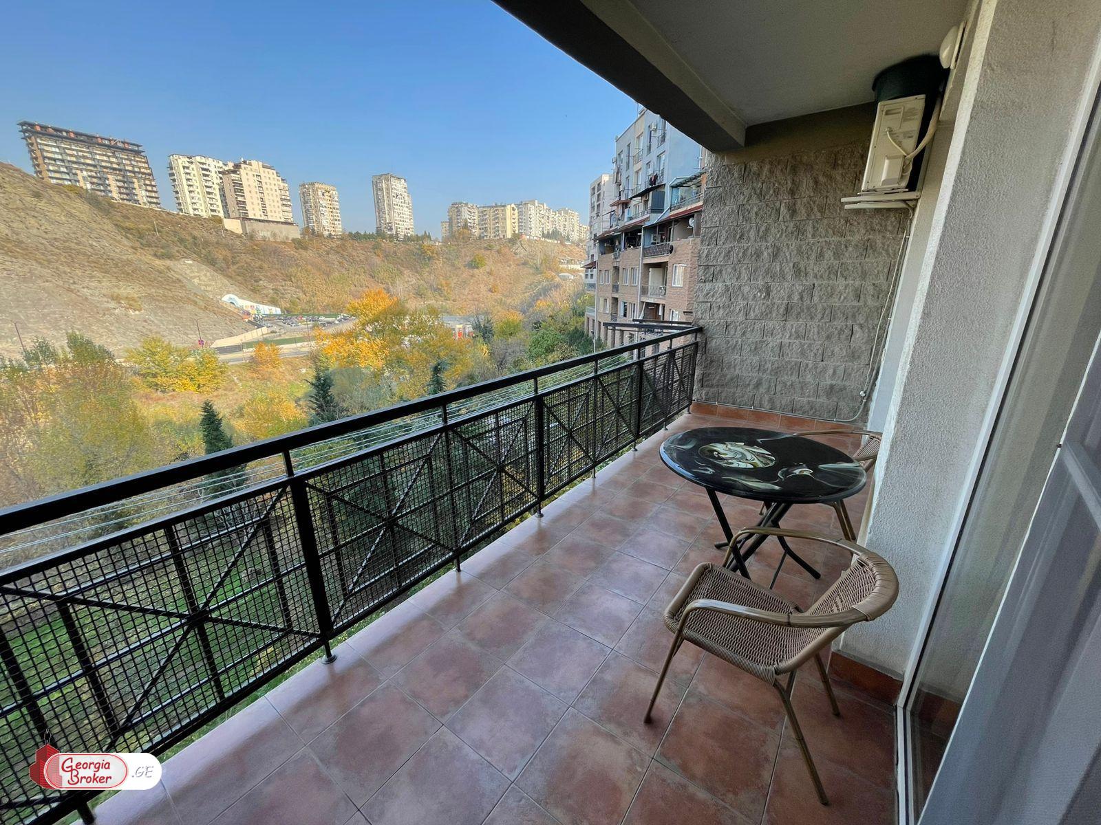 продается квартира с новым ремонтом 3-комнаты